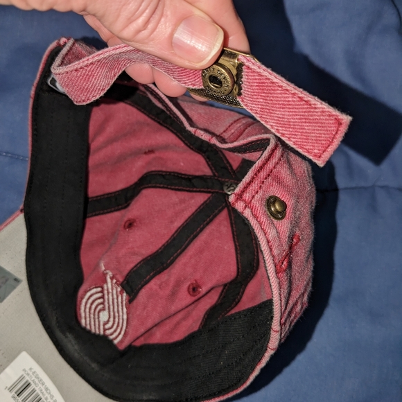 Blazers wash denim red snapback hat - Picture 4 of 4